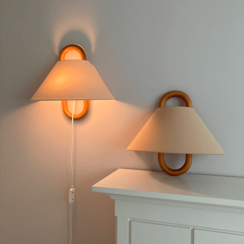 Kegelförmige Wandlampe