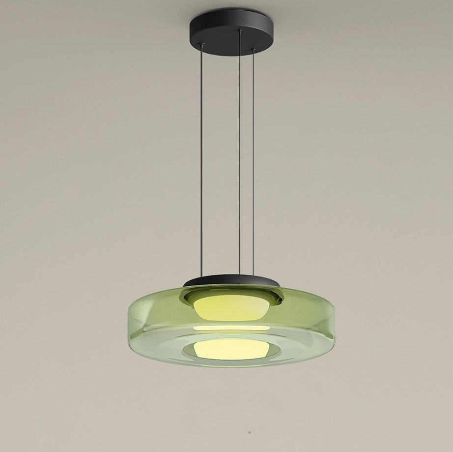 Deckenpendelleuchte mit gestaffelten Glasschirmen