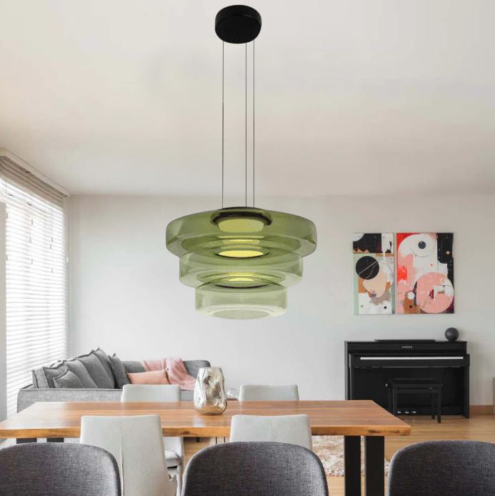 Deckenpendelleuchte mit gestaffelten Glasschirmen