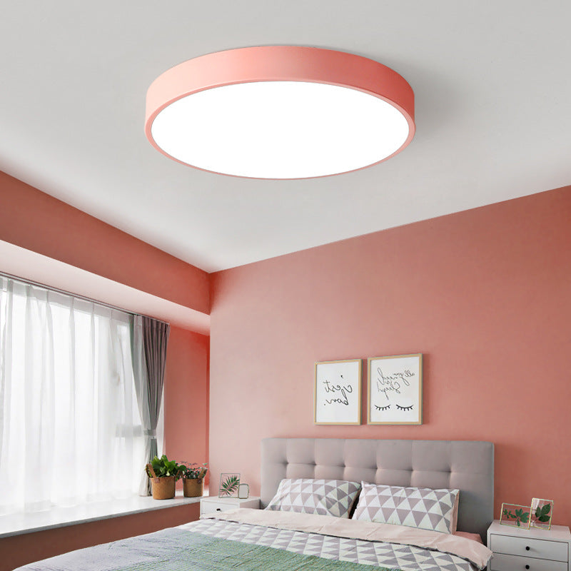 LED-Deckenleuchte zur flächenbündigen Montage für Flure