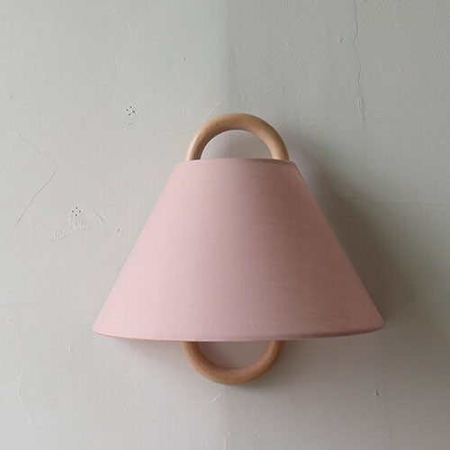 Kegelförmige Wandlampe