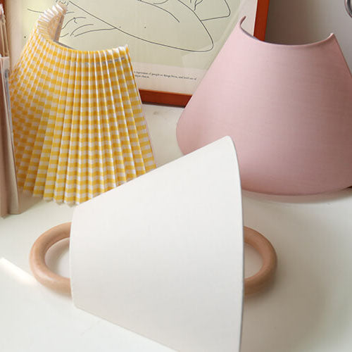 Kegelförmige Wandlampe
