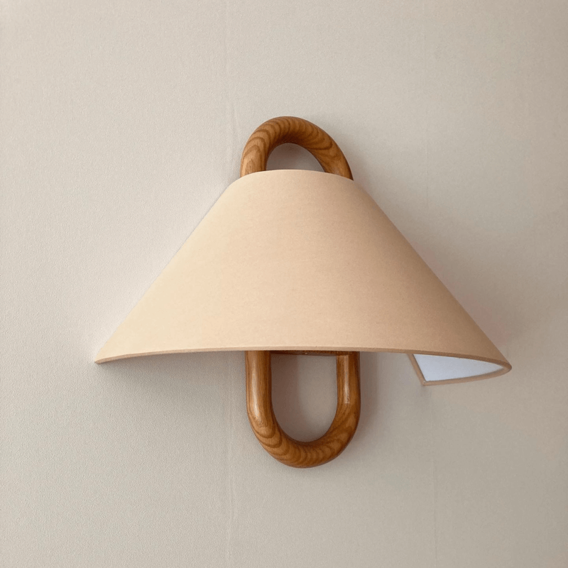 Kegelförmige Wandlampe