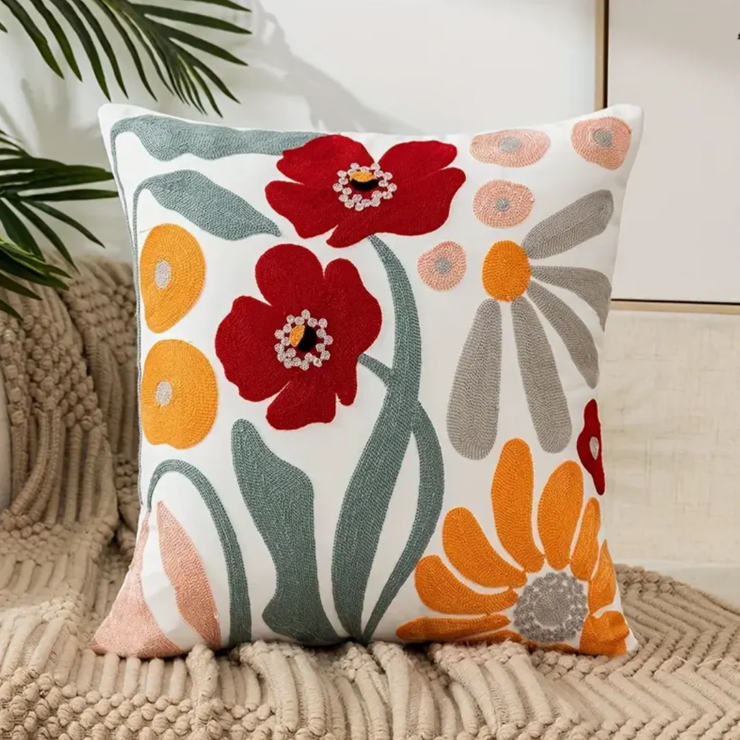 Dekokissen mit Blumenmuster