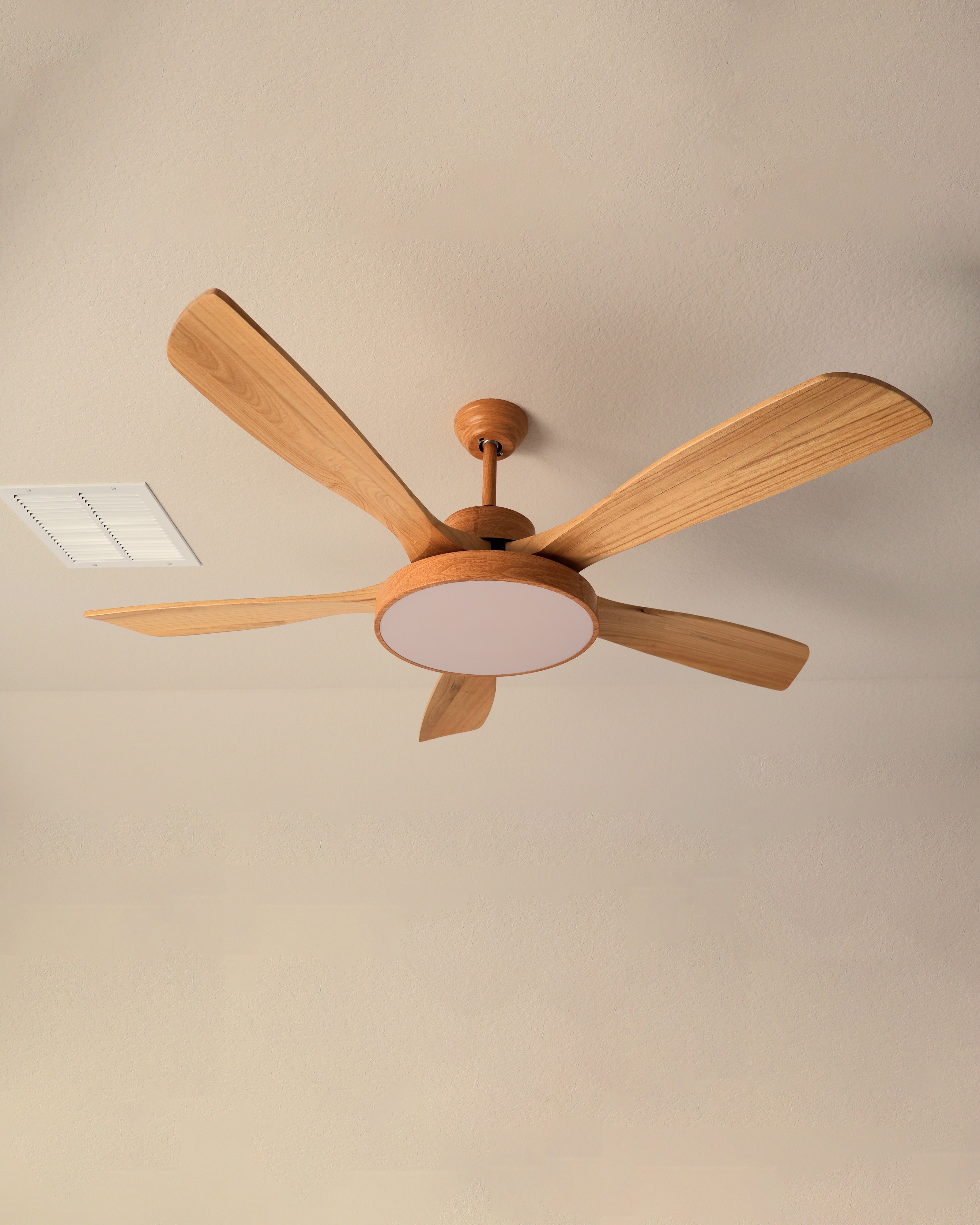 LED-Deckenleuchte mit umschaltbarem Ventilator