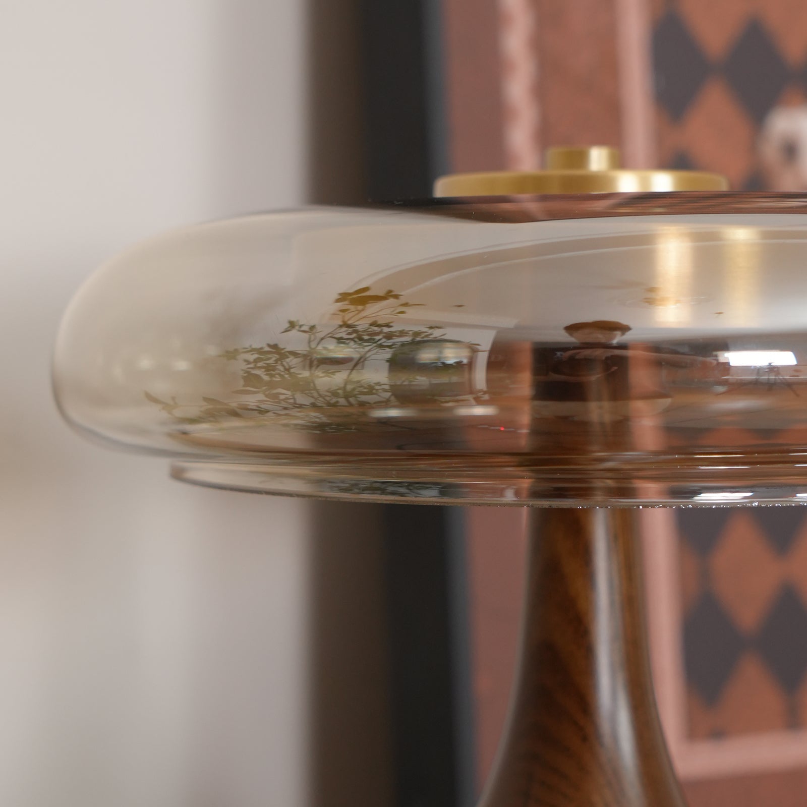 Tropfenförmige Tischlampe mit Glasdome