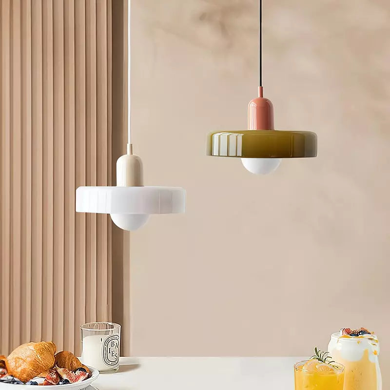 Pendelleuchte mit Glasschirm