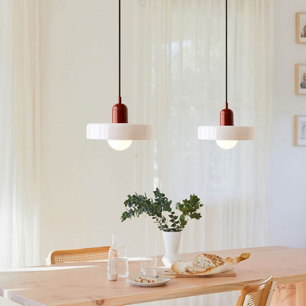 Pendelleuchte mit Glasschirm