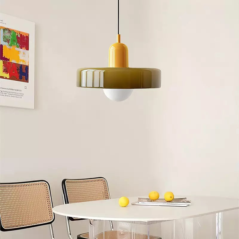 Pendelleuchte mit Glasschirm
