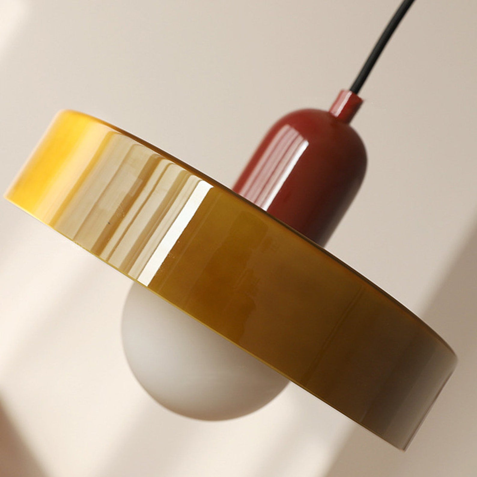 Pendelleuchte mit Glasschirm
