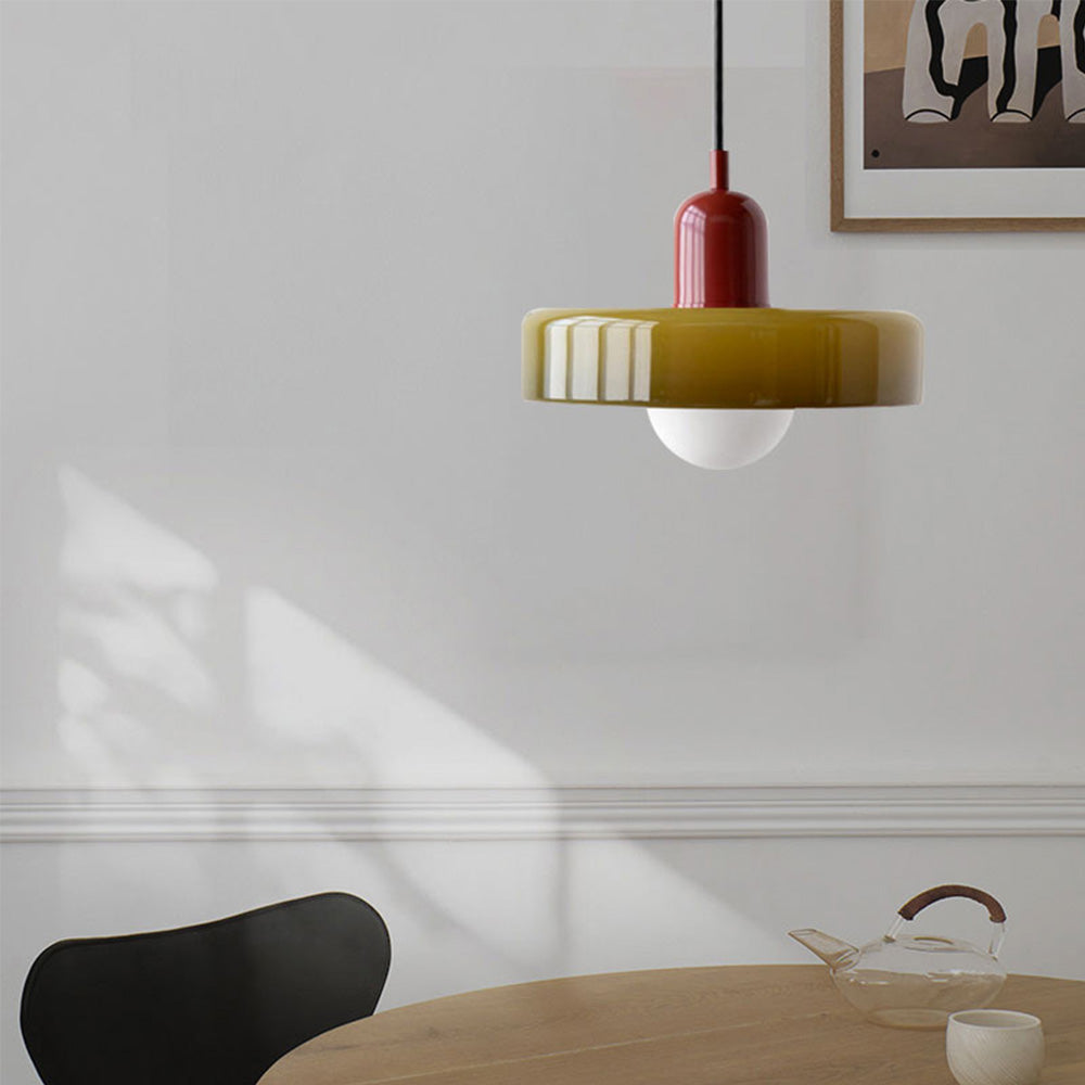 Pendelleuchte mit Glasschirm