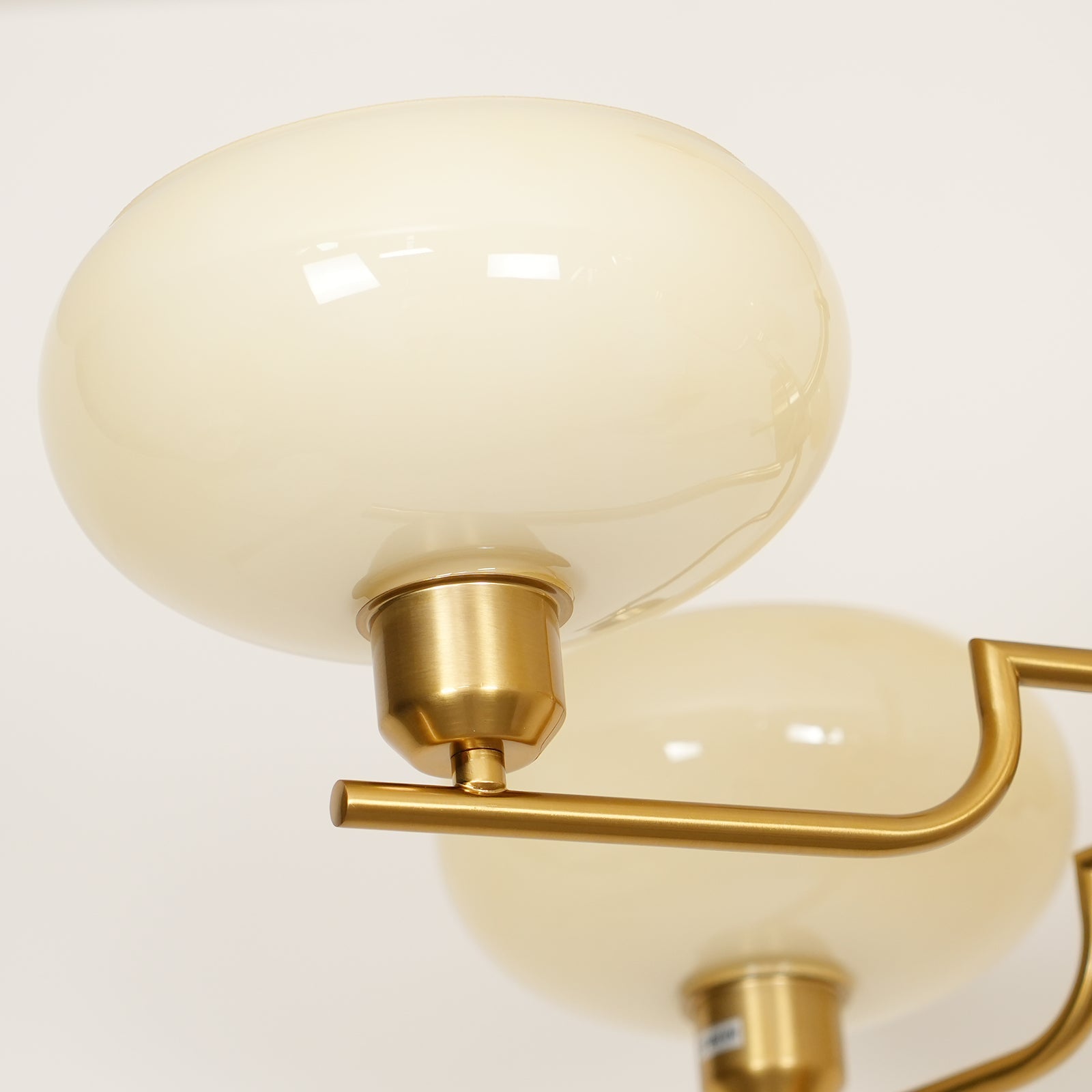 Frosted Glass Globes Kronleuchter