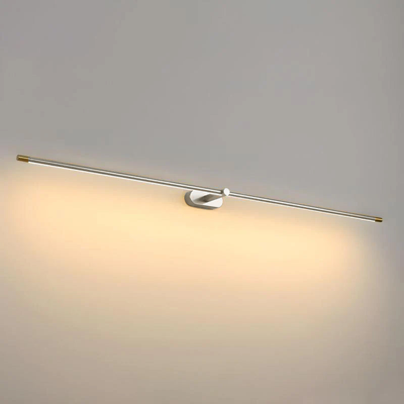 Wandleuchte in Stabform mit Metalldetails