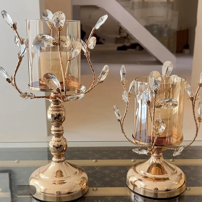 Dekorativer Kerzenhalter mit Glasbehälter