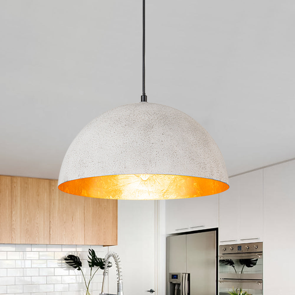Pendelleuchte mit Metallkuppelschirm