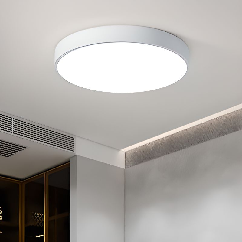 LED-Deckenleuchte zur flächenbündigen Montage für Flure