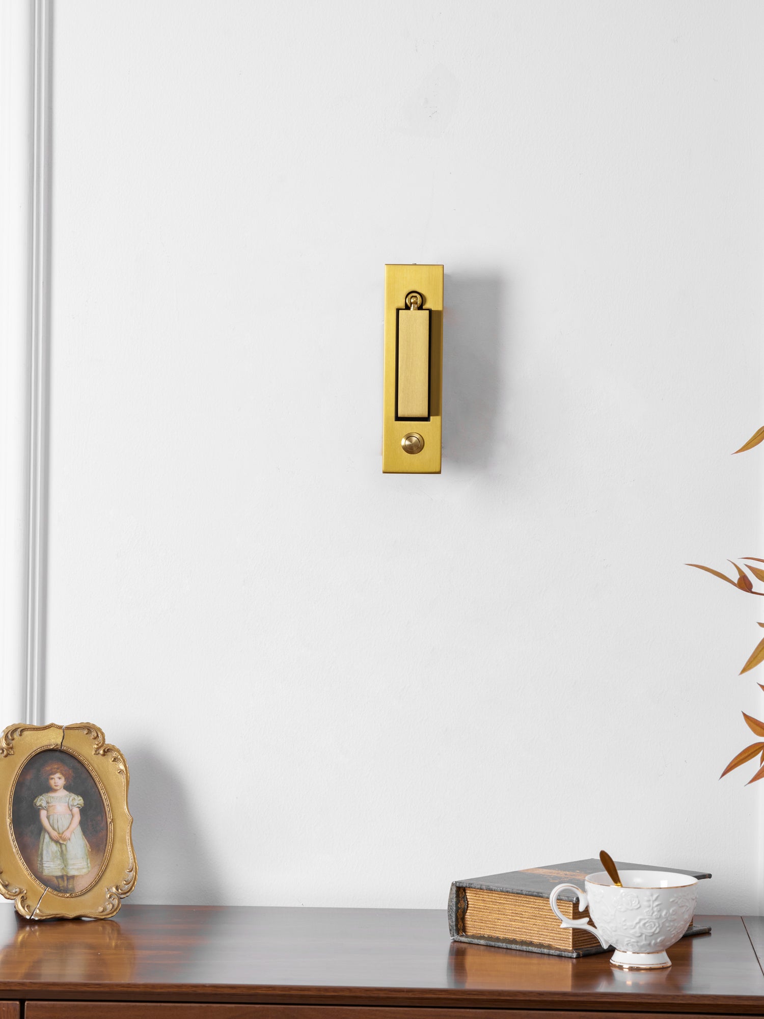 Wandmontierte Nachttischleuchte mit integrierter LED