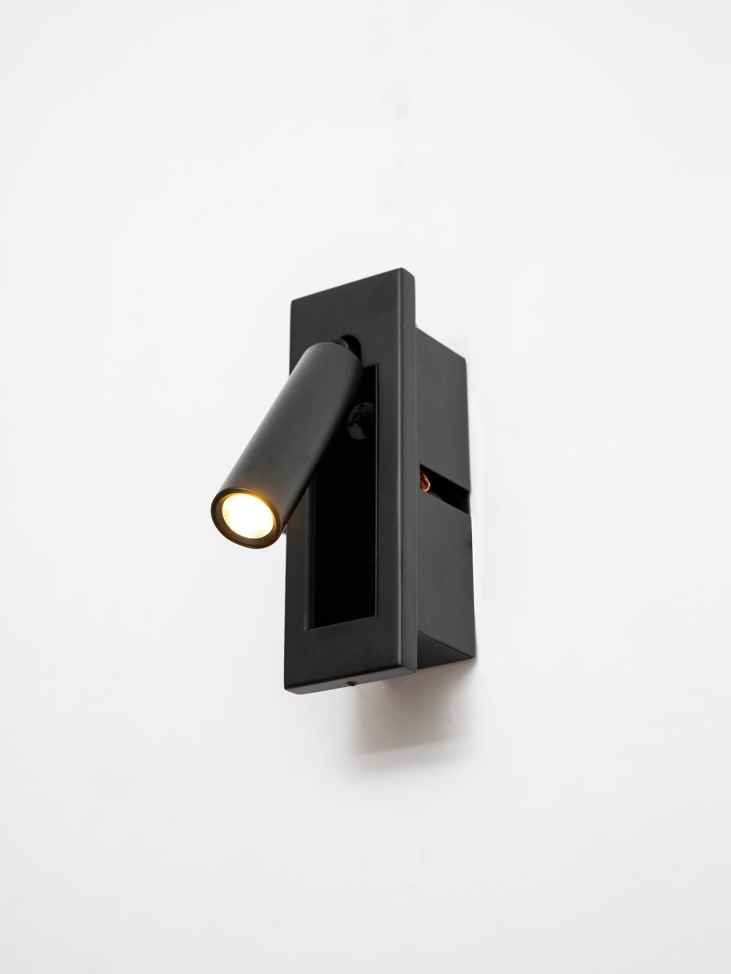 Wandmontierte Nachttischleuchte mit integrierter LED