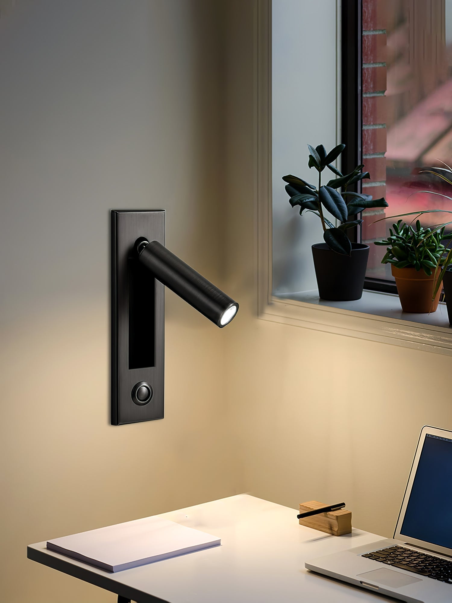 Wandmontierte Nachttischleuchte mit integrierter LED