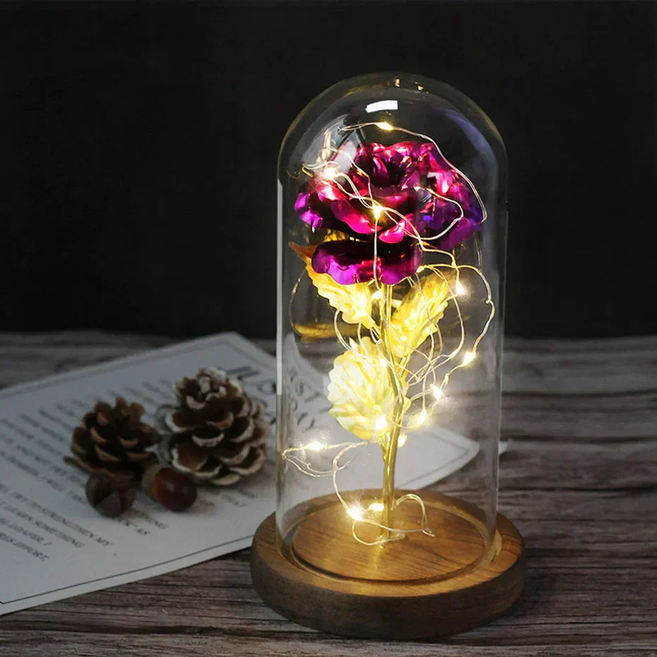 Tischlampe mit konservierter Rosenfigur