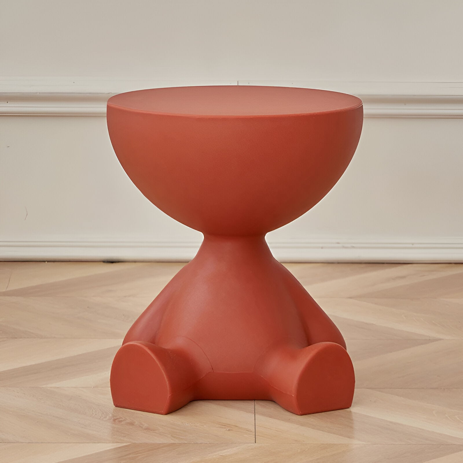 Sitzende Figur Beistelltisch