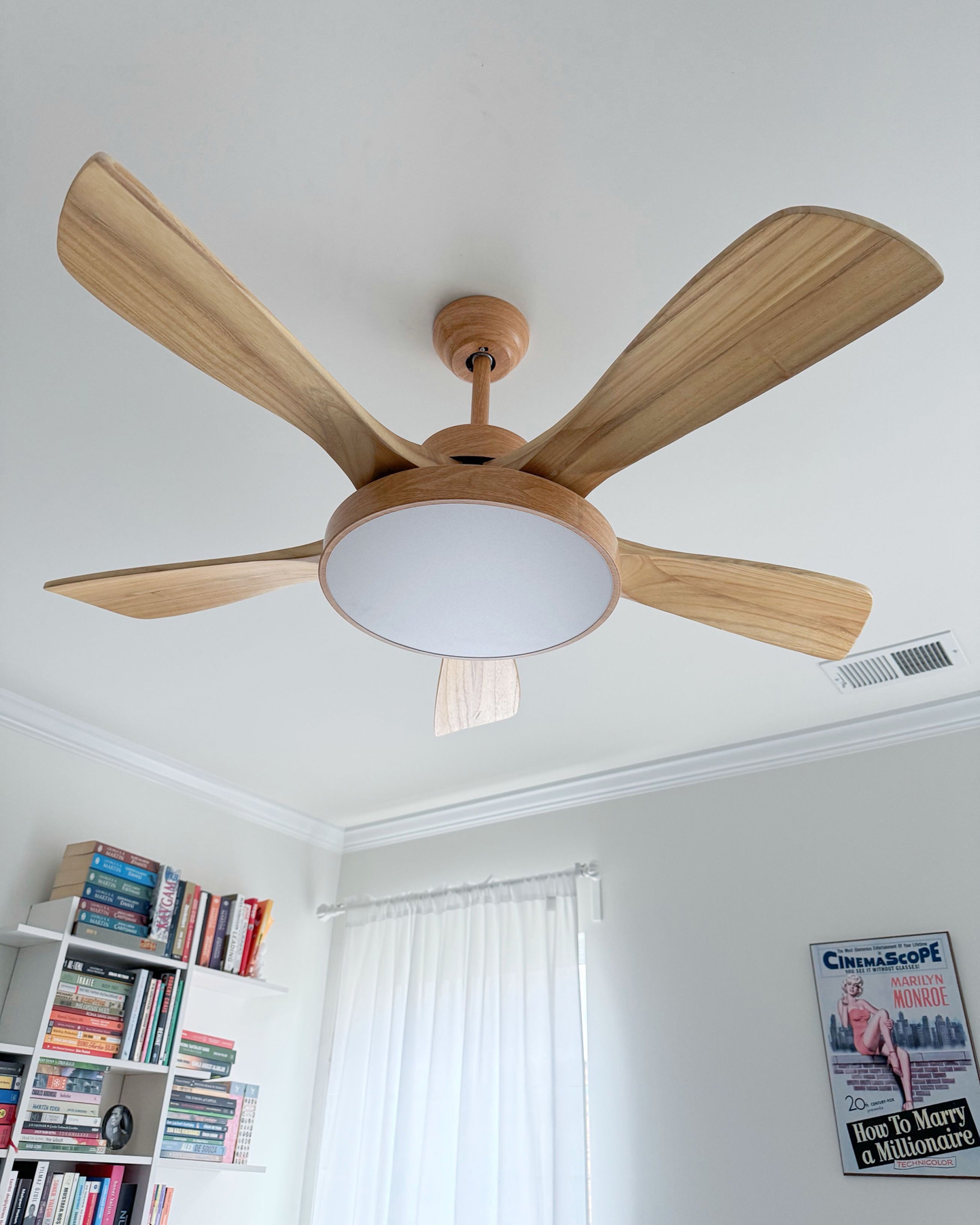 LED-Deckenleuchte mit umschaltbarem Ventilator