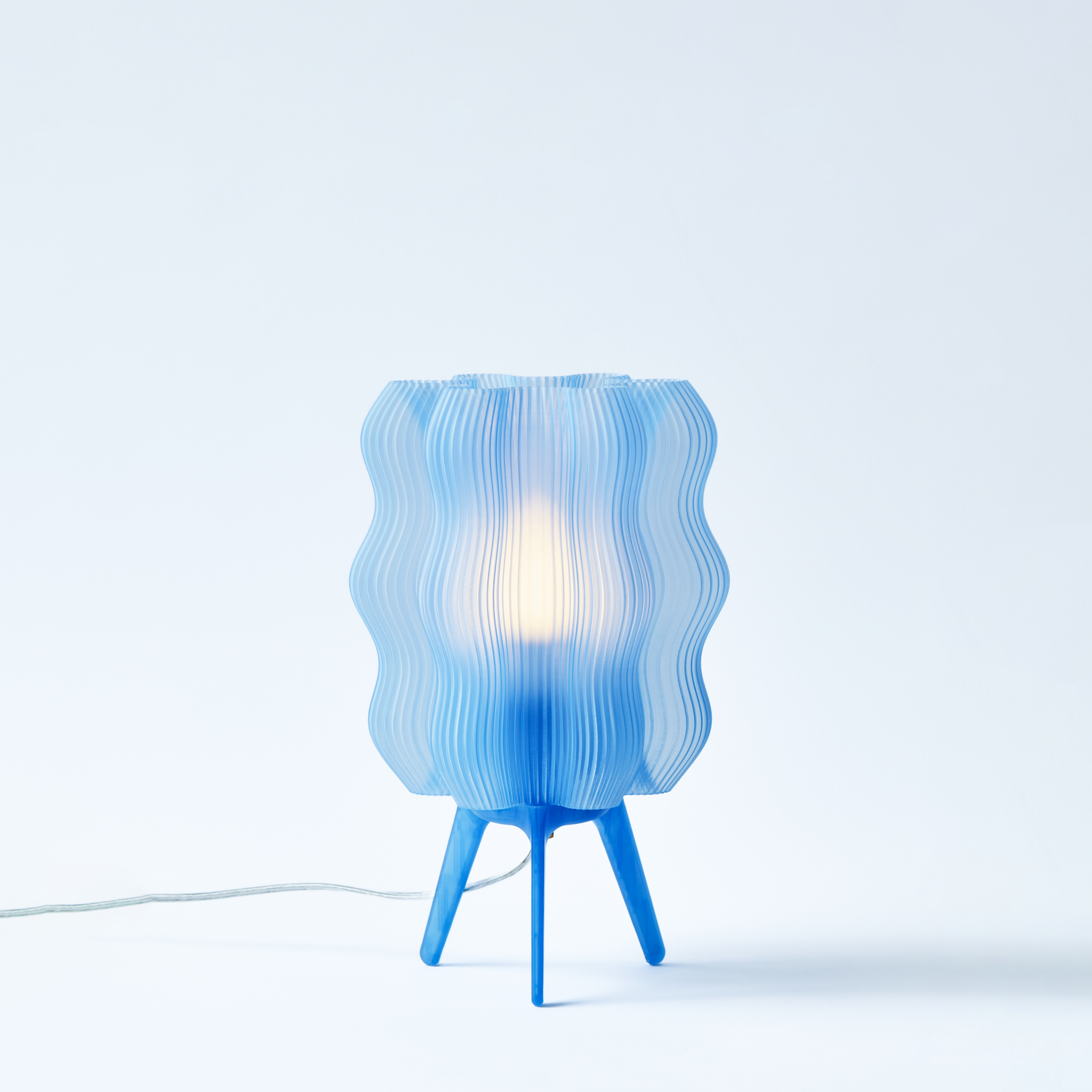 Wellenförmige Tischlampe