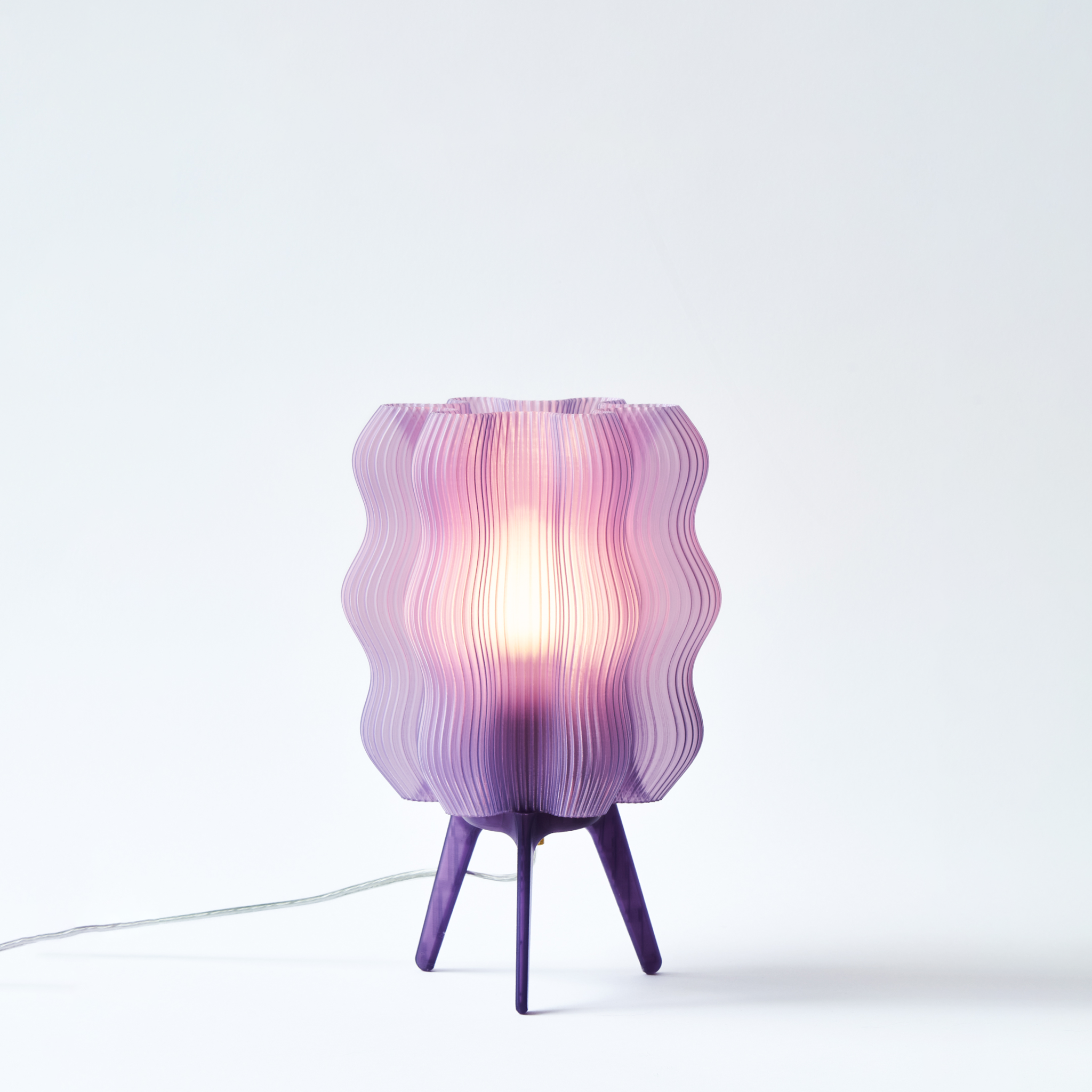 Wellenförmige Tischlampe