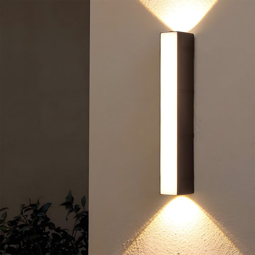 Vertikale doppelseitige Wandlampe für den Außenbereich