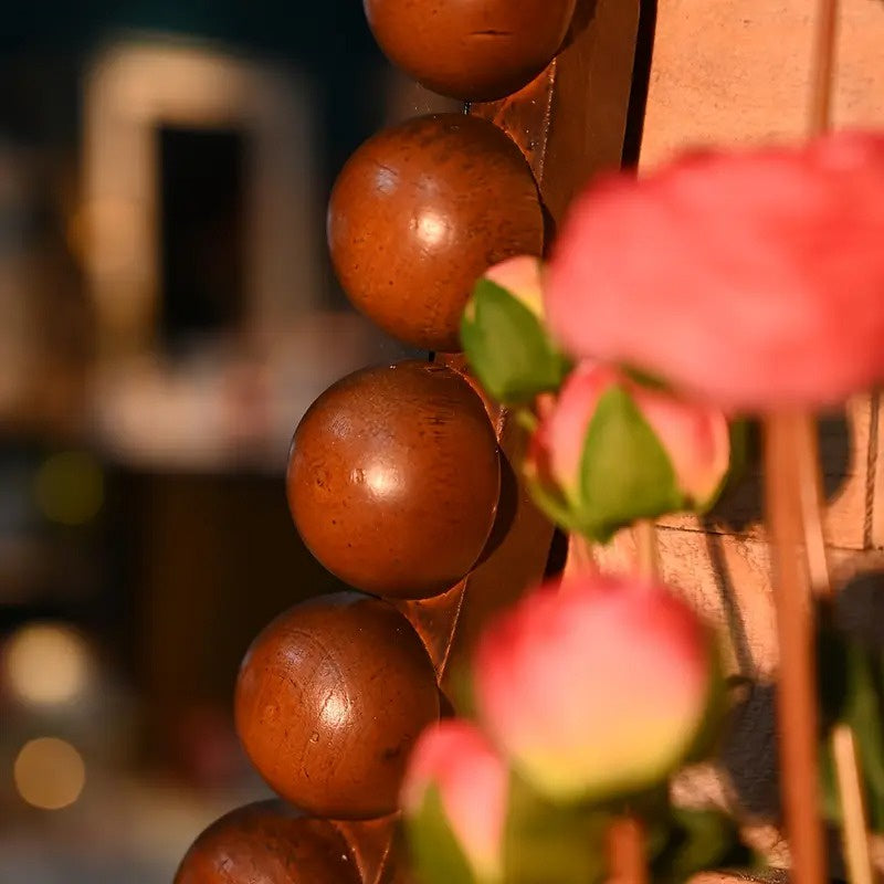 Ovaler Spiegel mit Kugelrahmen