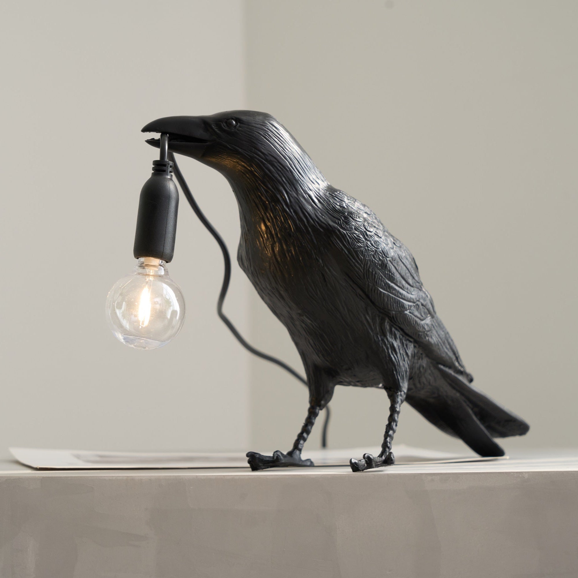 Mitternachtskrähe Lampe | Skulpturaler Akzent