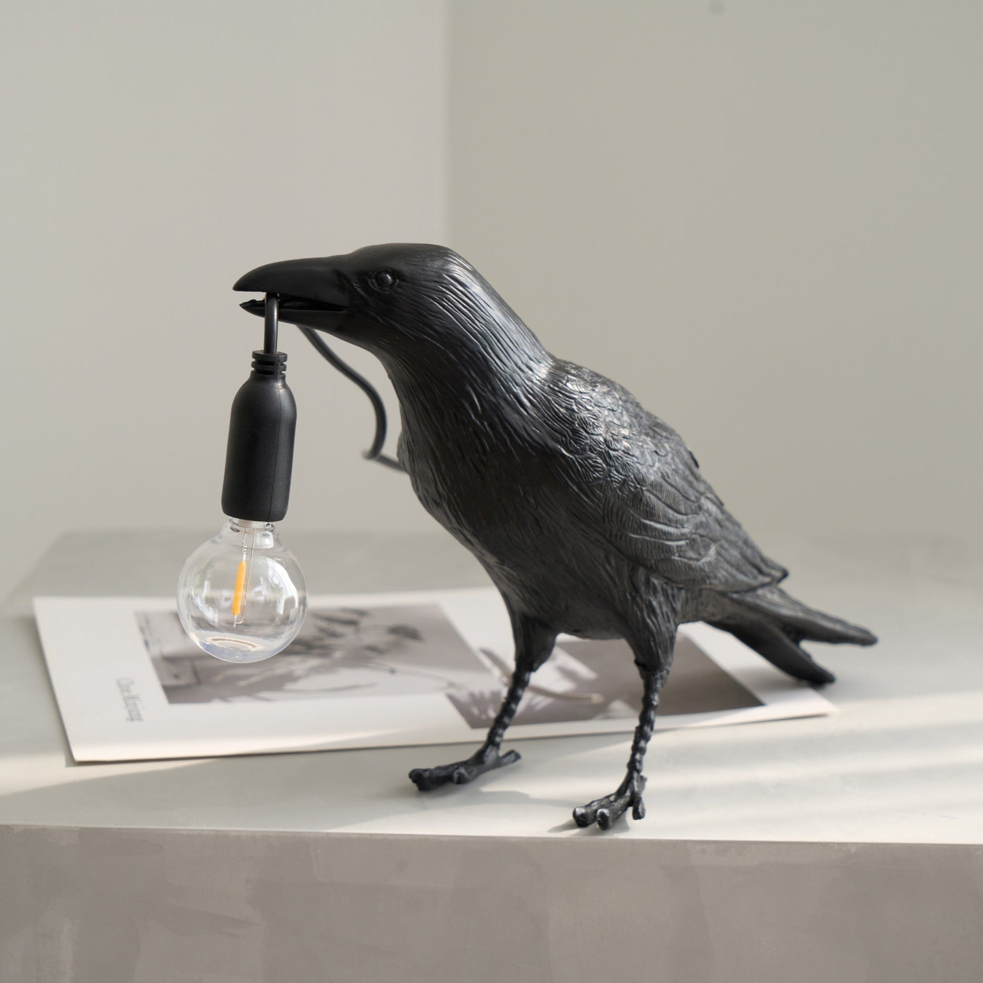 Mitternachtskrähe Lampe | Skulpturaler Akzent