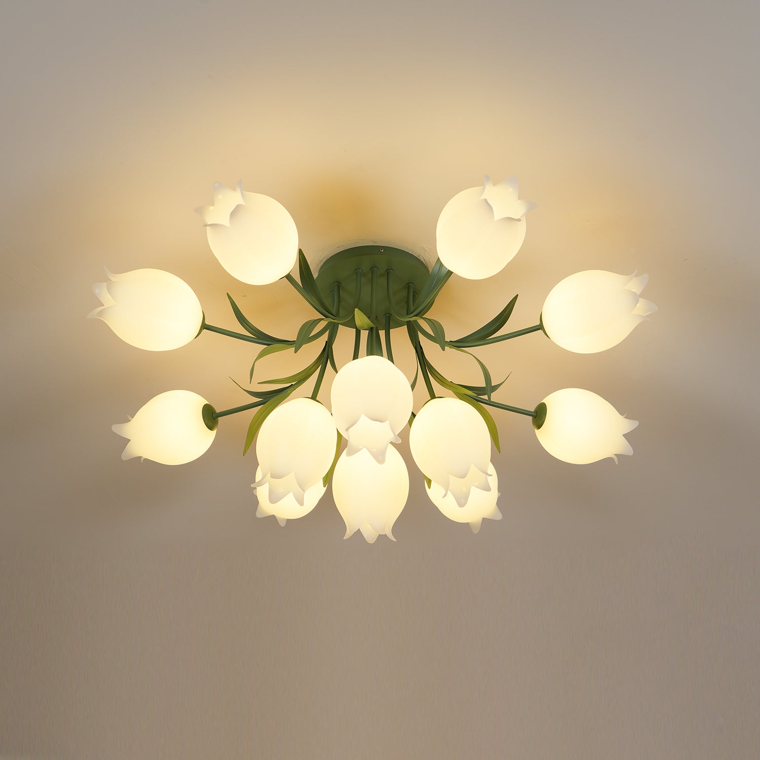 LED-Deckenleuchte in Blumenform
