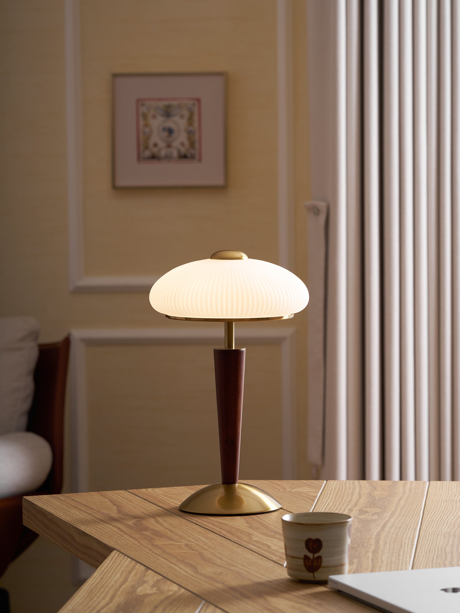 Tischlampe mit Schirm