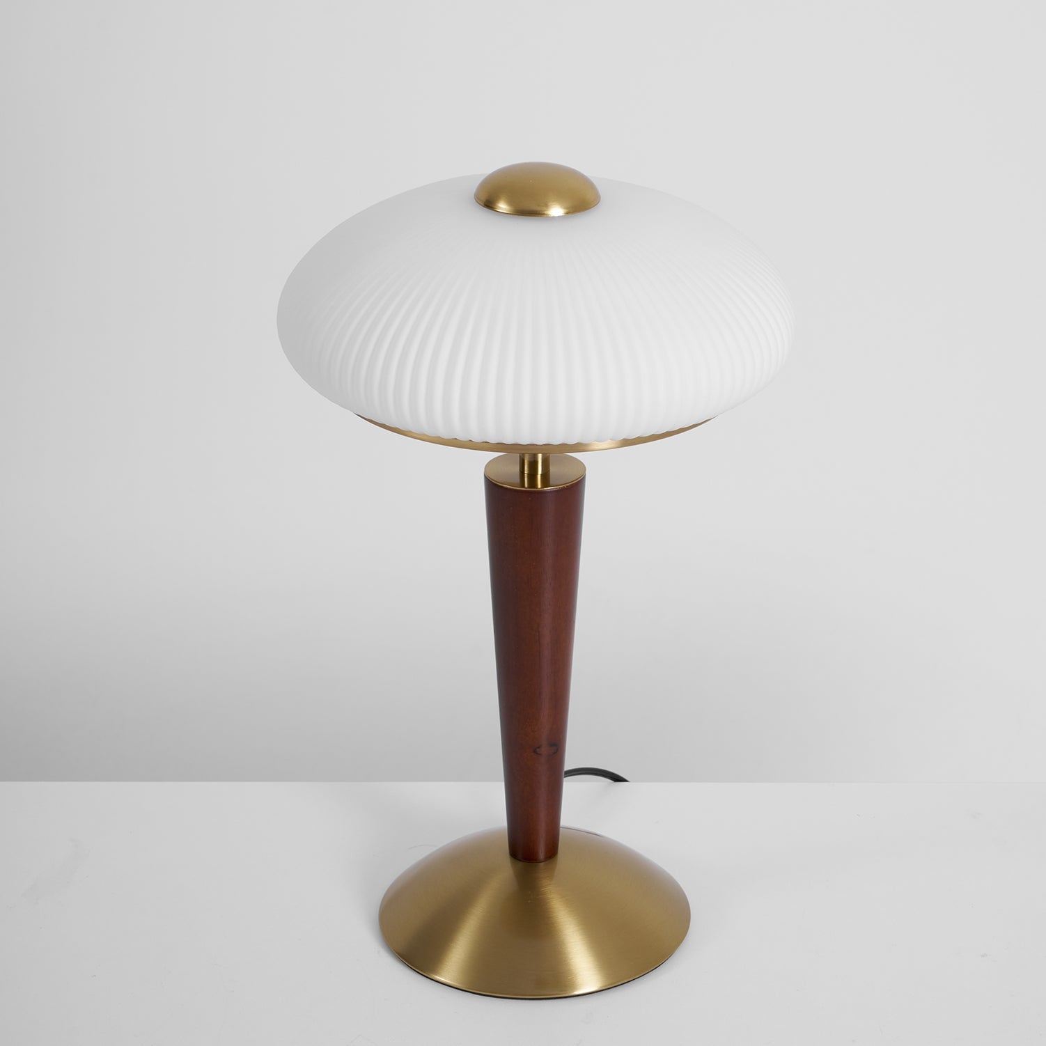 Tischlampe mit Schirm