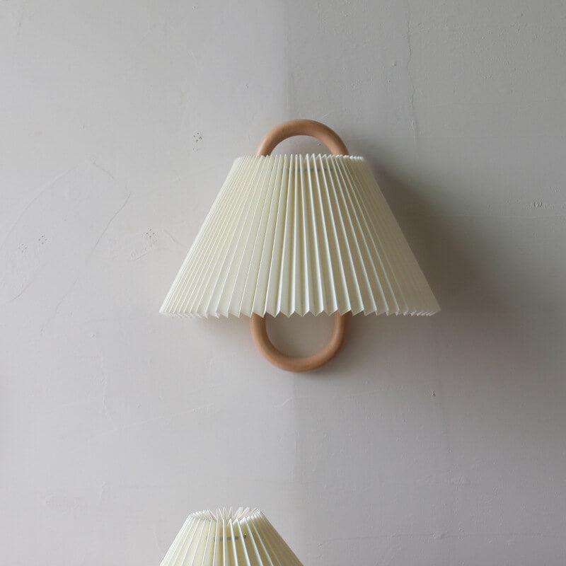 Kegelförmige Wandlampe