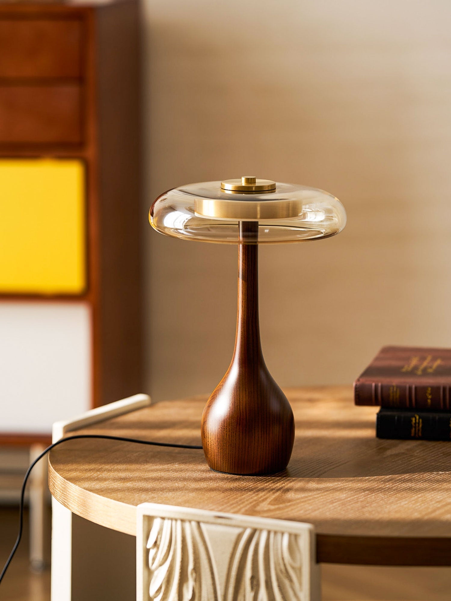 Tropfenförmige Tischlampe mit Glasdome