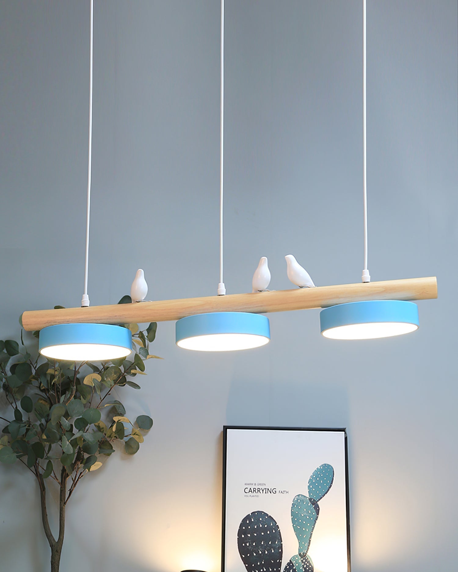 Parallelstrahler Pendelleuchte mit Vogelmotiven