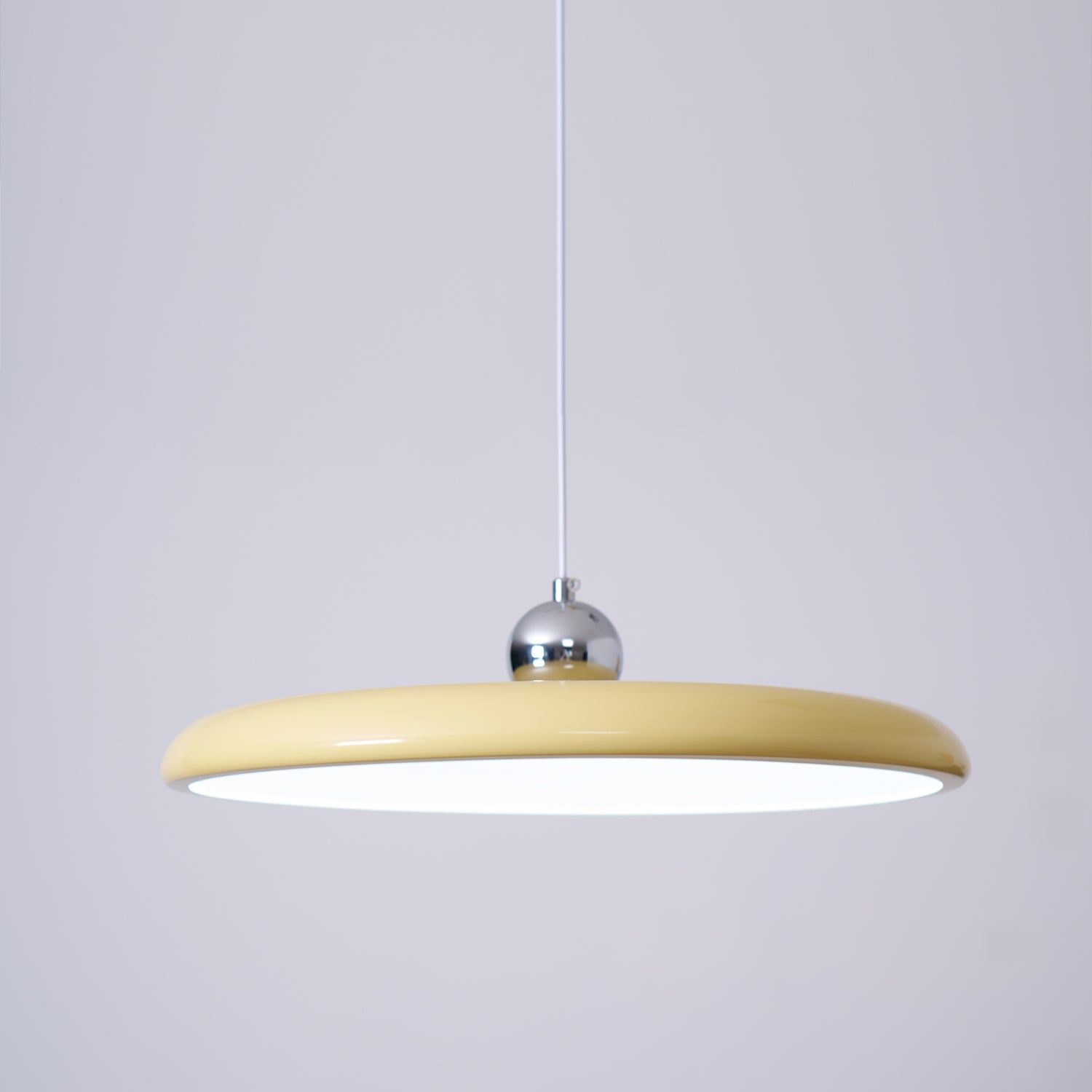 LED-Pendelleuchte zur flächenbündigen Montage