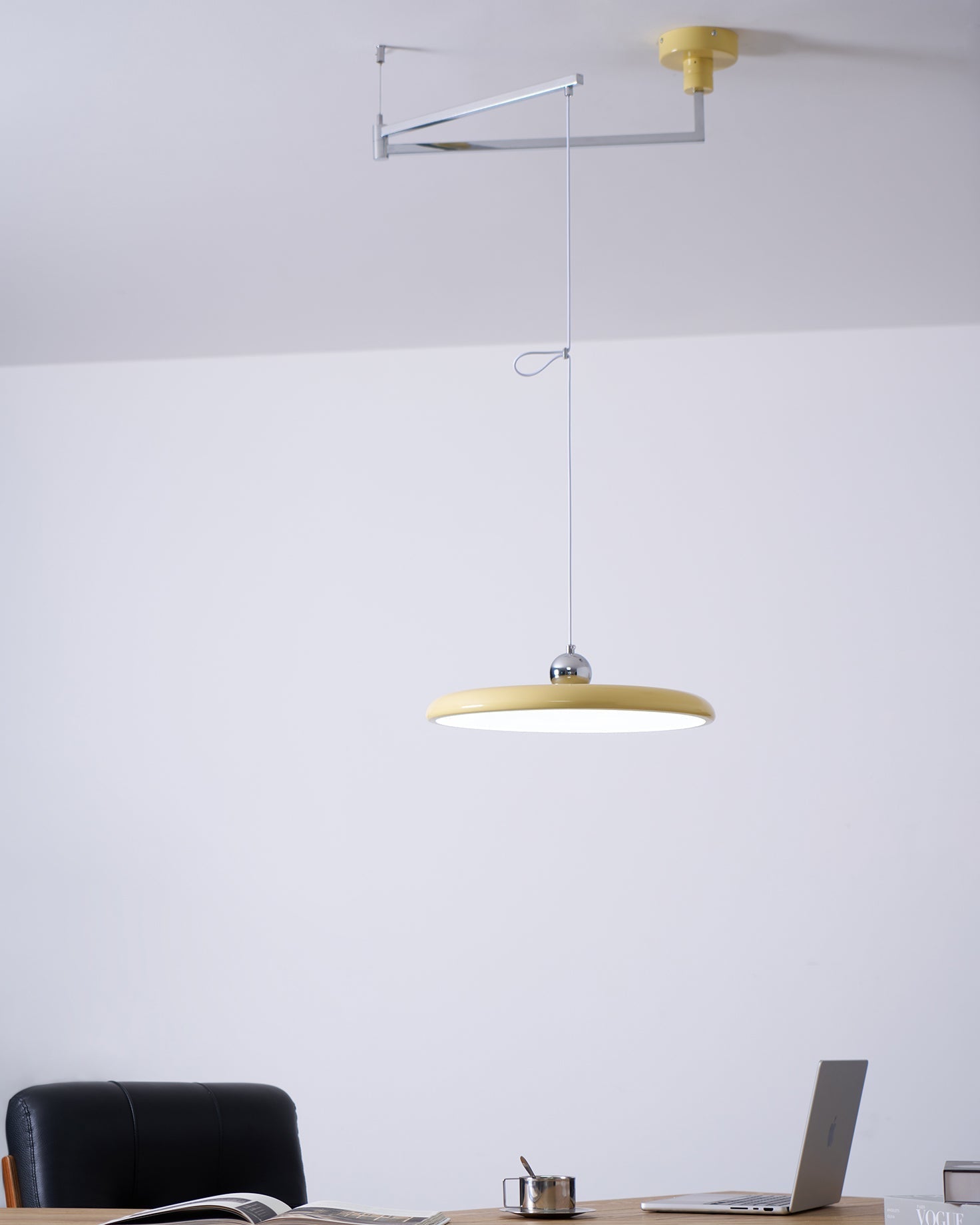 LED-Pendelleuchte zur flächenbündigen Montage
