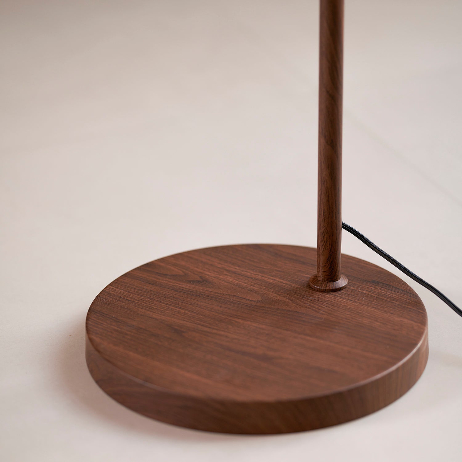 Bogen Stehlampe mit Kuppelschirm