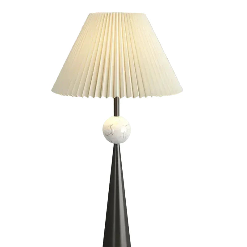 Stehlampe mit Stoffschirm