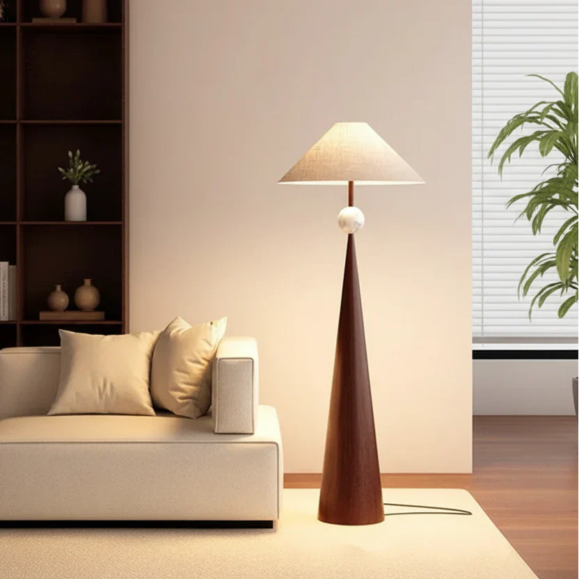 Stehlampe mit Stoffschirm