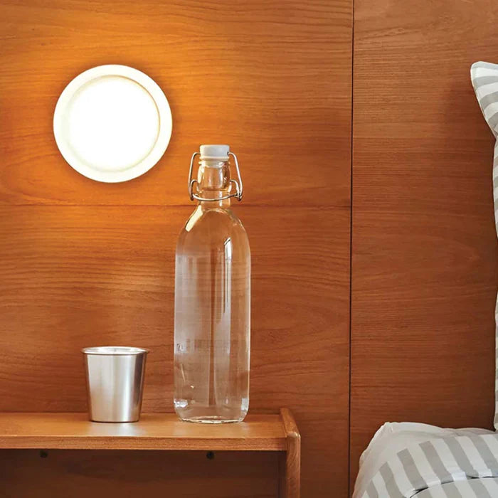 Wandmontierte Lampe für Innenräume