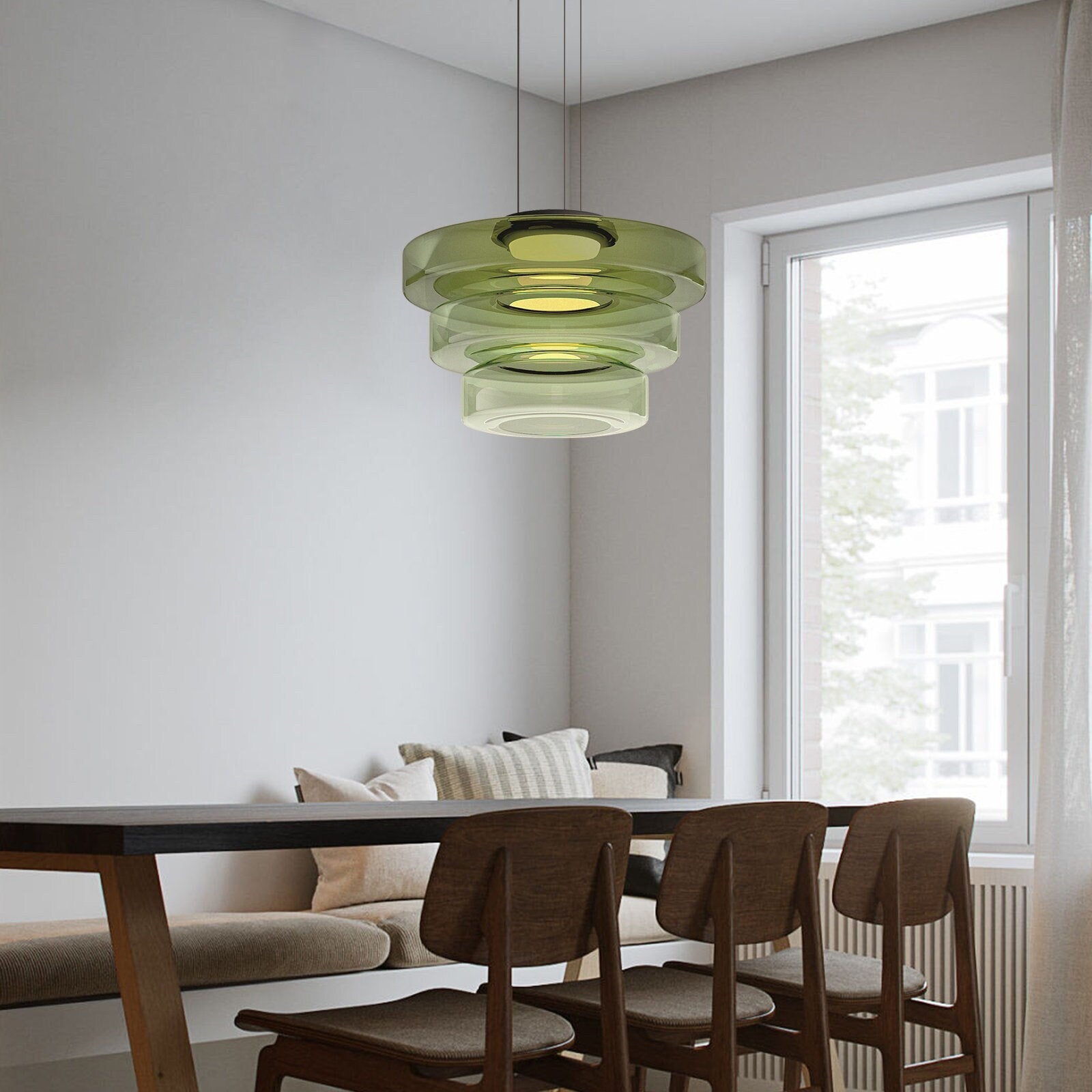 Deckenpendelleuchte mit gestaffelten Glasschirmen