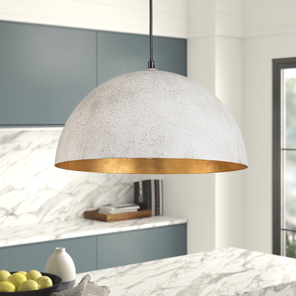 Pendelleuchte mit Metallkuppelschirm