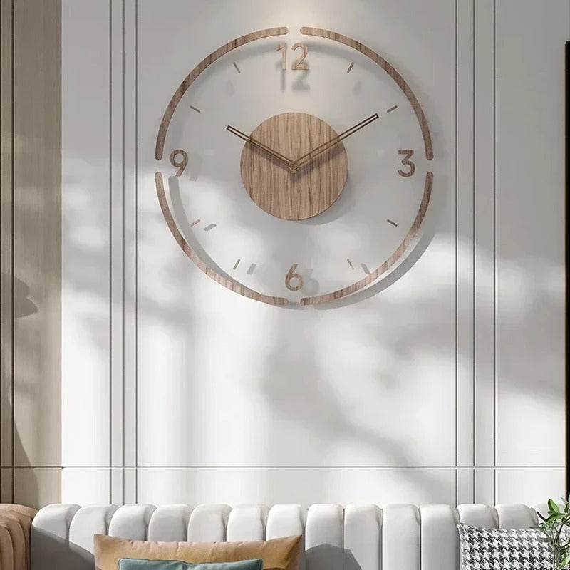 Analoge Wanduhr aus Holz für den Innenbereich