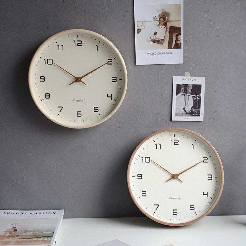 Runde Analoge Wanduhr mit Holzrahmen