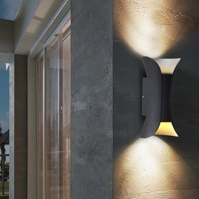 Bogenförmige bidirektionale Wandlampe Außen