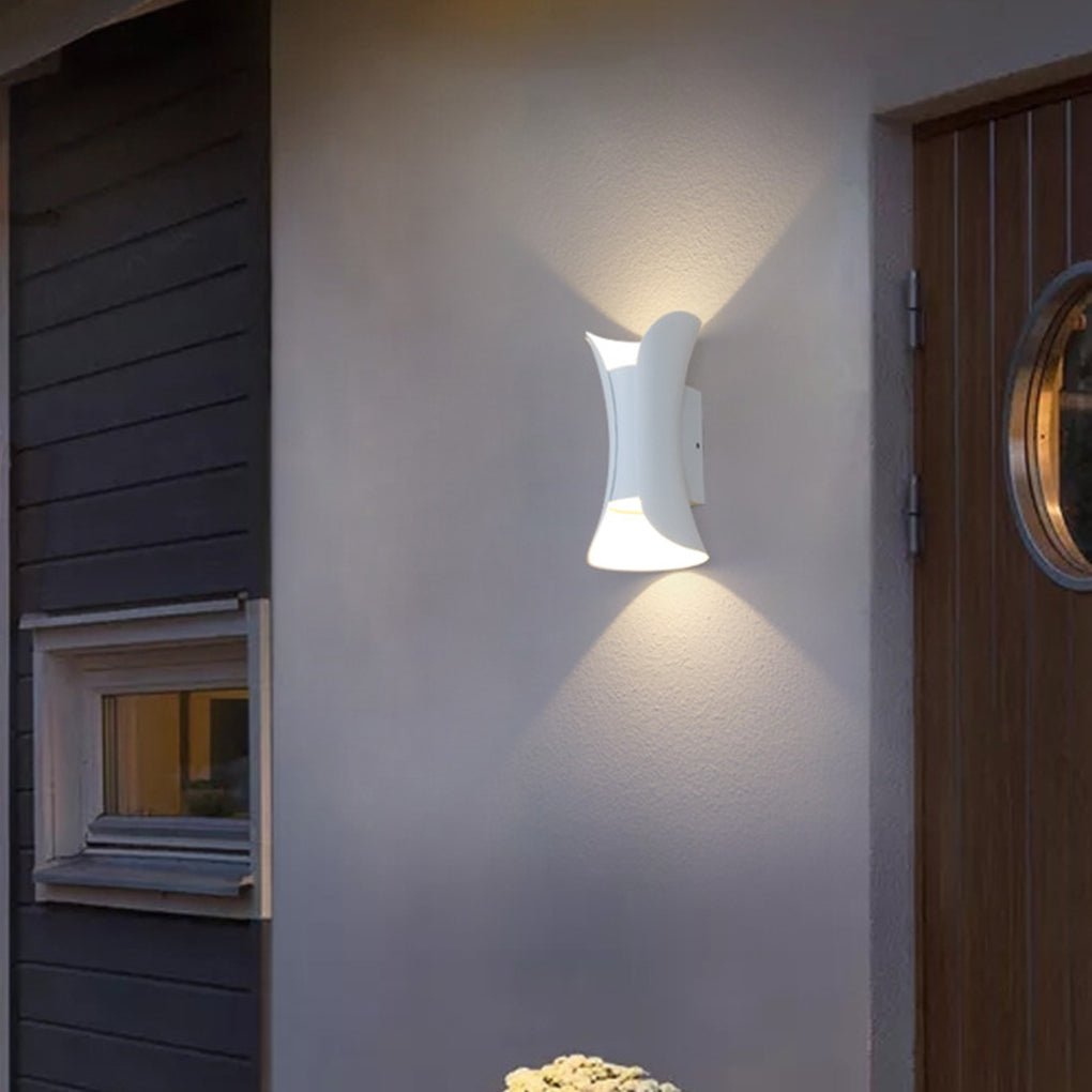 Bogenförmige bidirektionale Wandlampe Außen